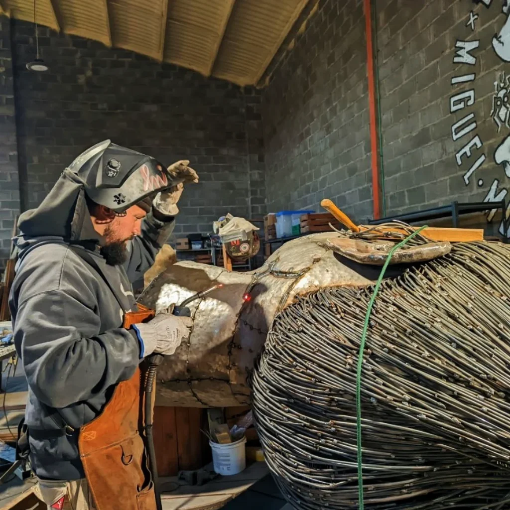 miguel murillo trabajando en la pieza 28 semanas